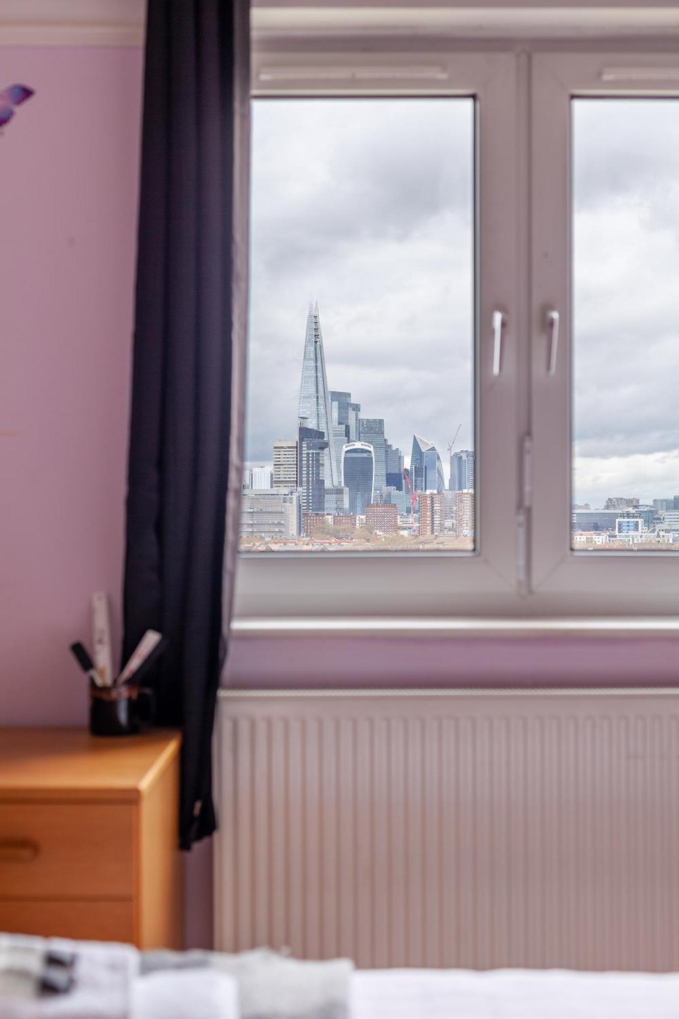 Elegant 1Br Flat With Balcony & City View, Walworth London Bagian luar foto