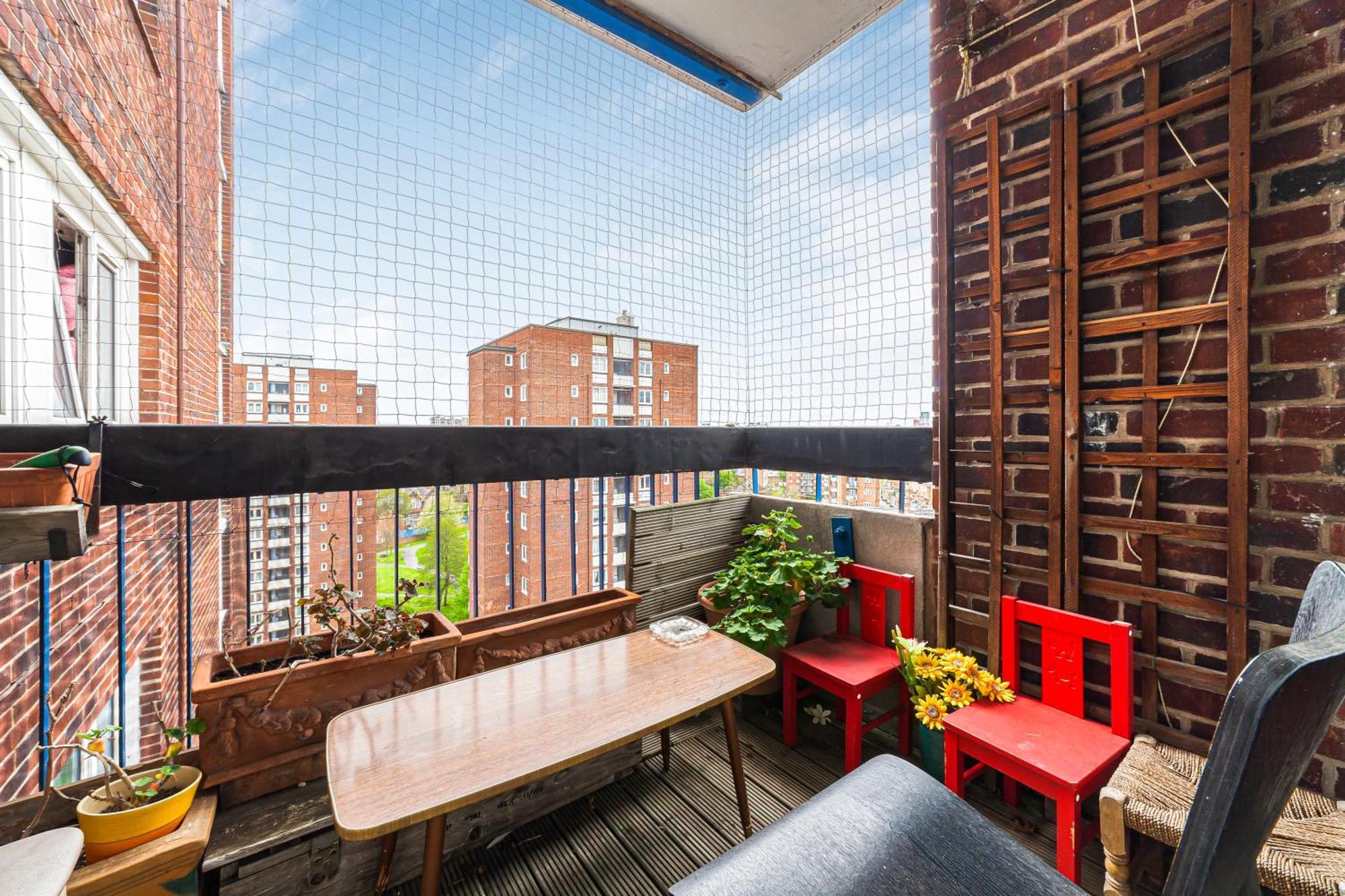 Elegant 1Br Flat With Balcony & City View, Walworth London Bagian luar foto